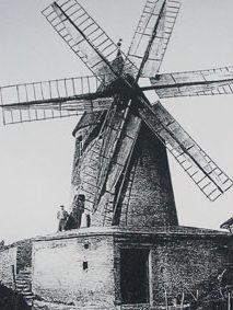 Le moulin de Nailloux, six ailes au vent - Lauragais Tourisme