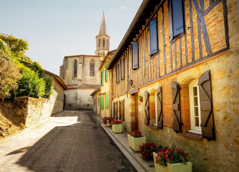 Loubens Lauragais eglise ruelles village pastel © Aspheries