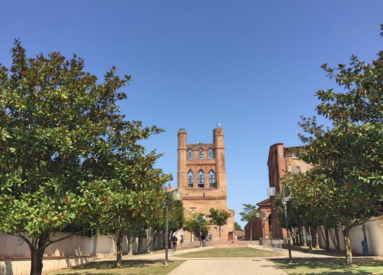 Villefranche de Lauragais Eglise esplanade